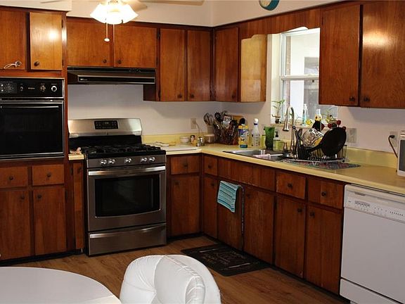 5th image of 637 Delegal St