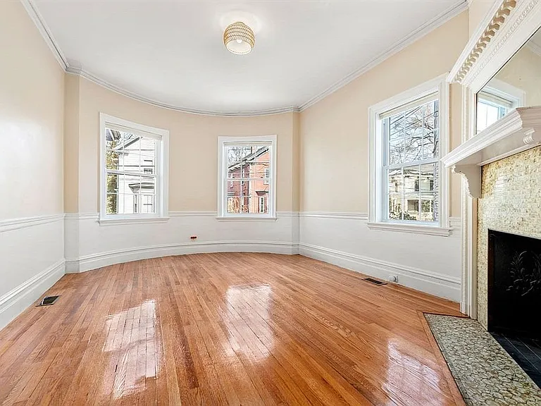 11 1/2 Spring Park Ave #1 — Photo 17