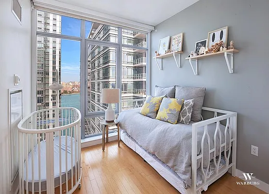 Sold by Warburg | media 6