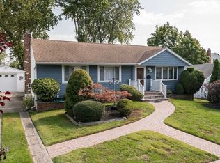 1233 Garden Pl, Wantagh, NY 11793