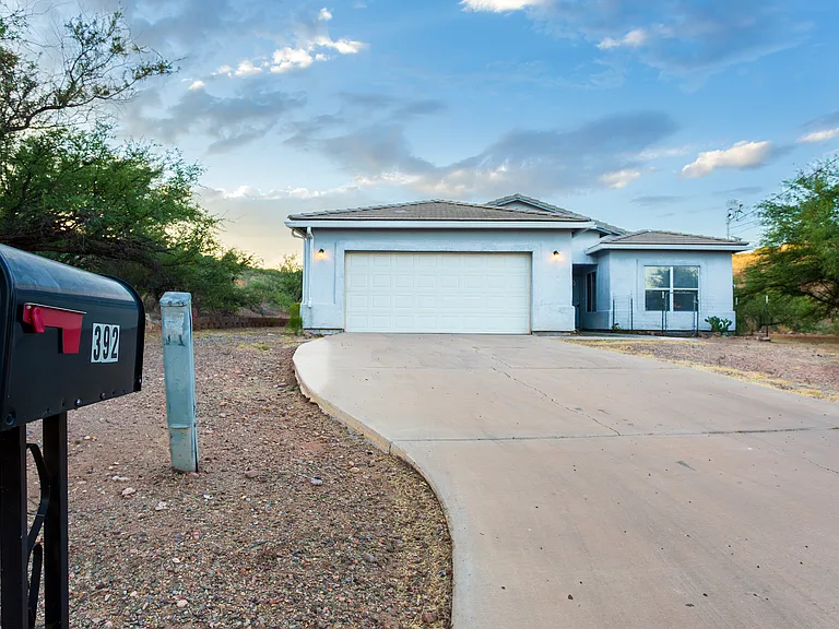 392 Falcon Ct — Photo 43