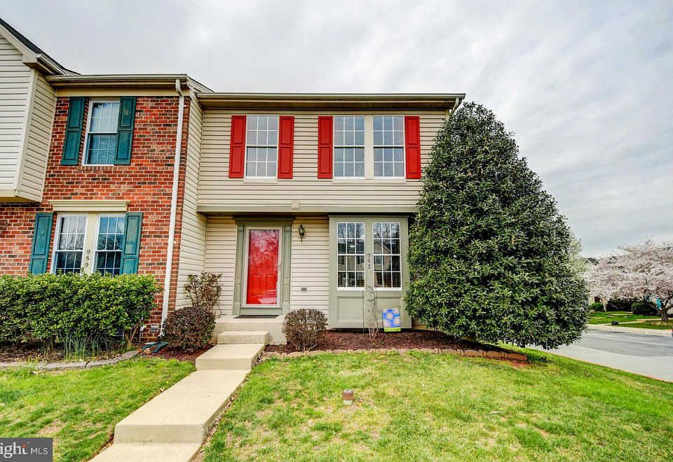 1st image of 957 Gainsborough Ct #957
