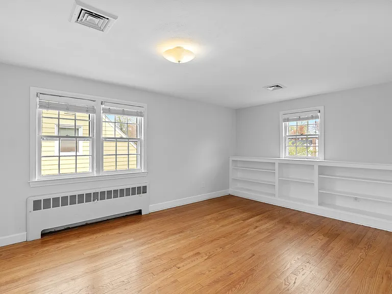 25 Sherwood Rd — Photo 9