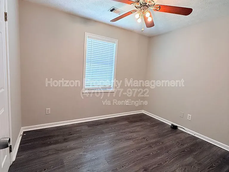 1670 Lakeside Trl — Photo 12