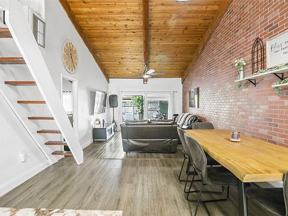 4th image of 2310 Oak Court #2310