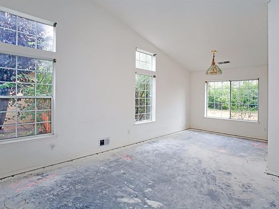 5th image of 1050 Maria Dr