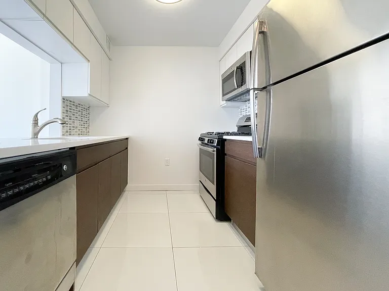 310 E 2nd St #5M — Photo 6