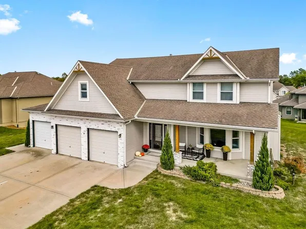 84 Paducah Ln, Lake Winnebago, MO 64034