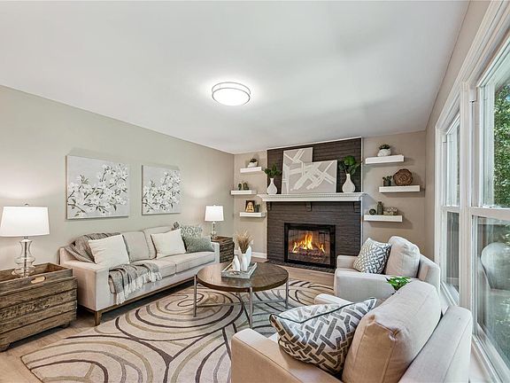 5th image of 573 Monceau Dr
