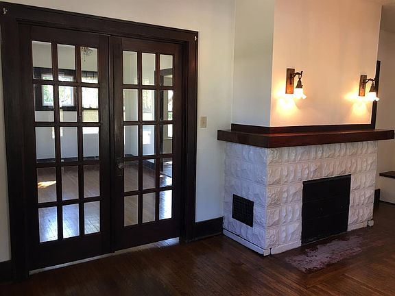 4th image of 359 E Main St