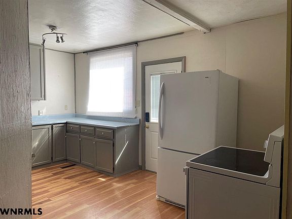 5th image of 327 W 11th St