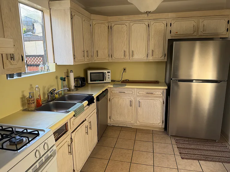 1112 Scofield Dr — Photo 15