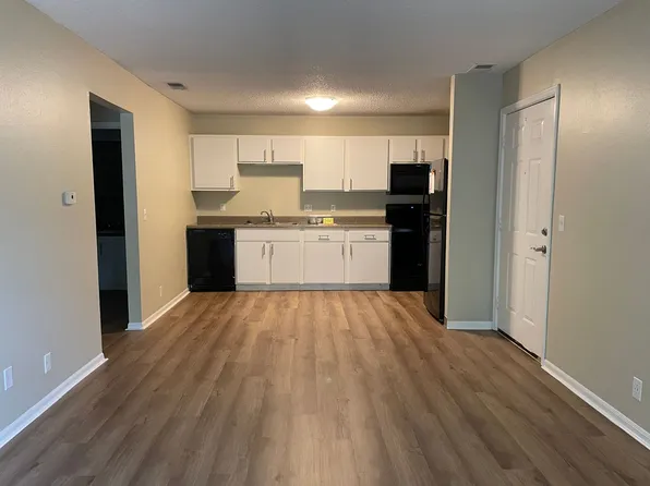 72-04 Mission View, 5939 Outlook St APT 12, Mission, KS 66202