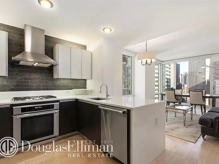 247 W 46th St #2705 — Photo 2