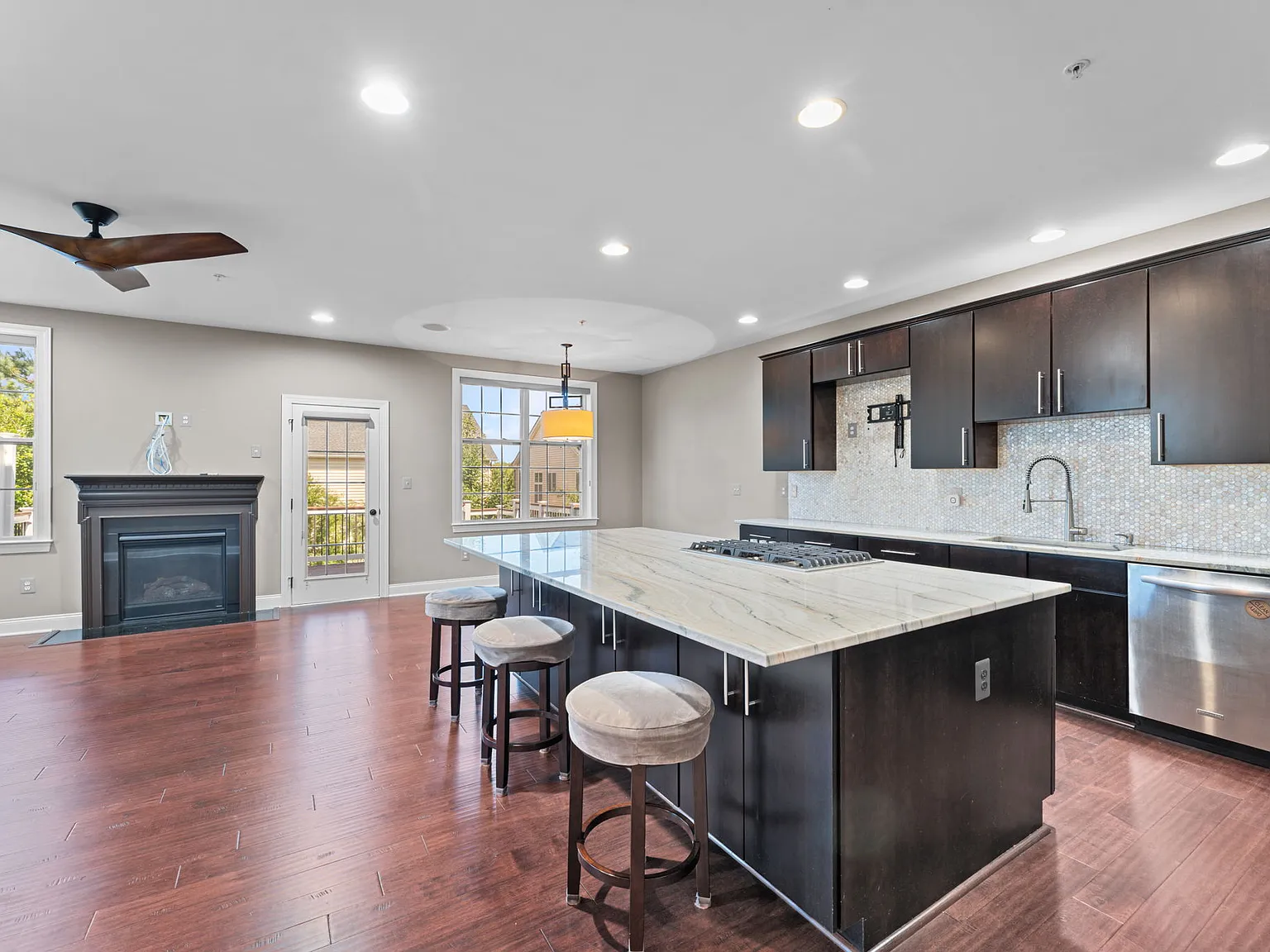 4 bed, 3612 sqft, $4,500 — Photo 3