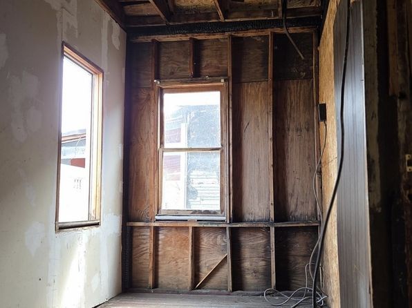 chicago-illinois-442890507 picture