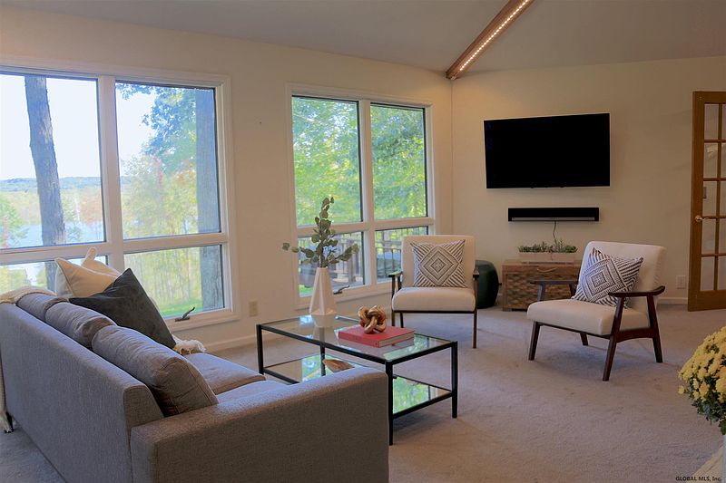 2nd image of 120 MEADOWBROOK Road