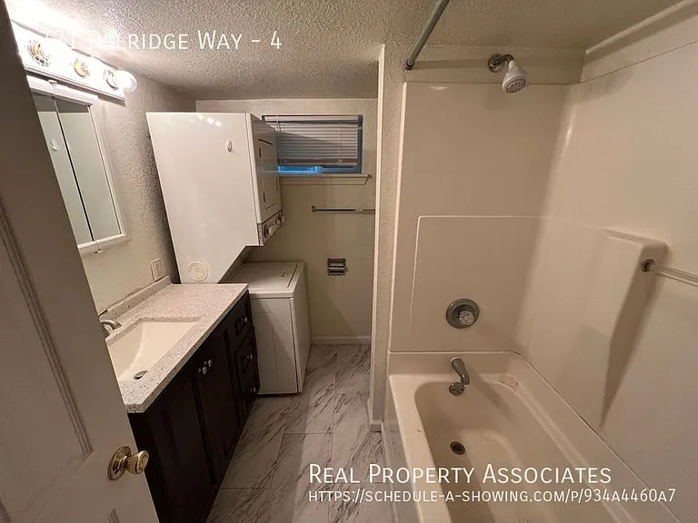 4721 Delridge Way SW #4 — Photo 2