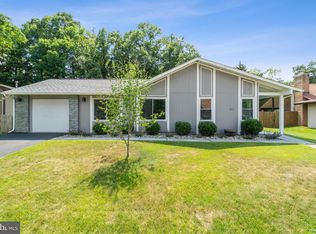 422 Avondale Dr, Sterling, VA 20164