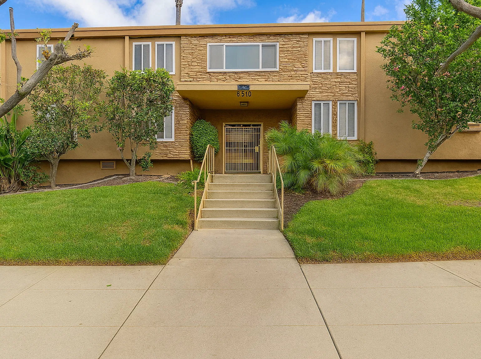 2 bed, 875 sqft, $2,395 — Photo 1