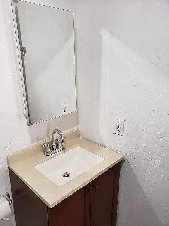 2 bed, 1100 sqft, $1,750 — Photo 3