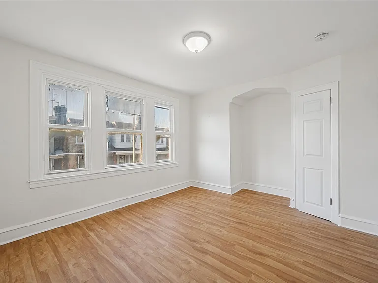 1623 S Lindenwood St — Photo 5