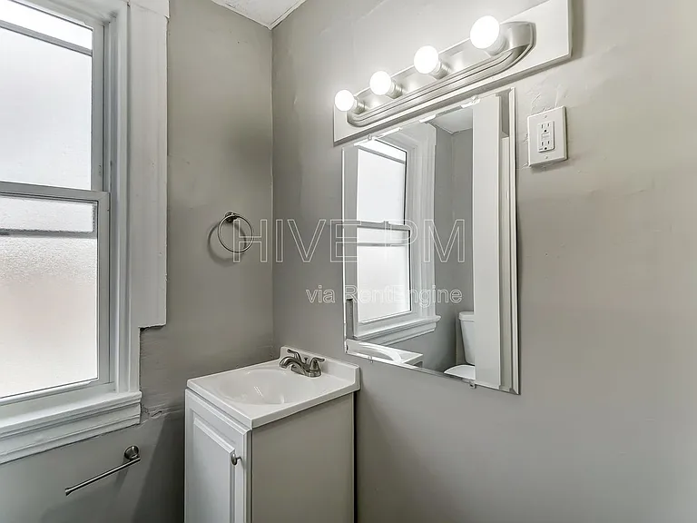 1758 Brewster Ave — Photo 23