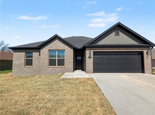 18 Hillswick Dr, Bella Vista, AR 72715