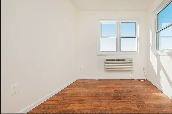 Rented by Brooklyn Group | media 21