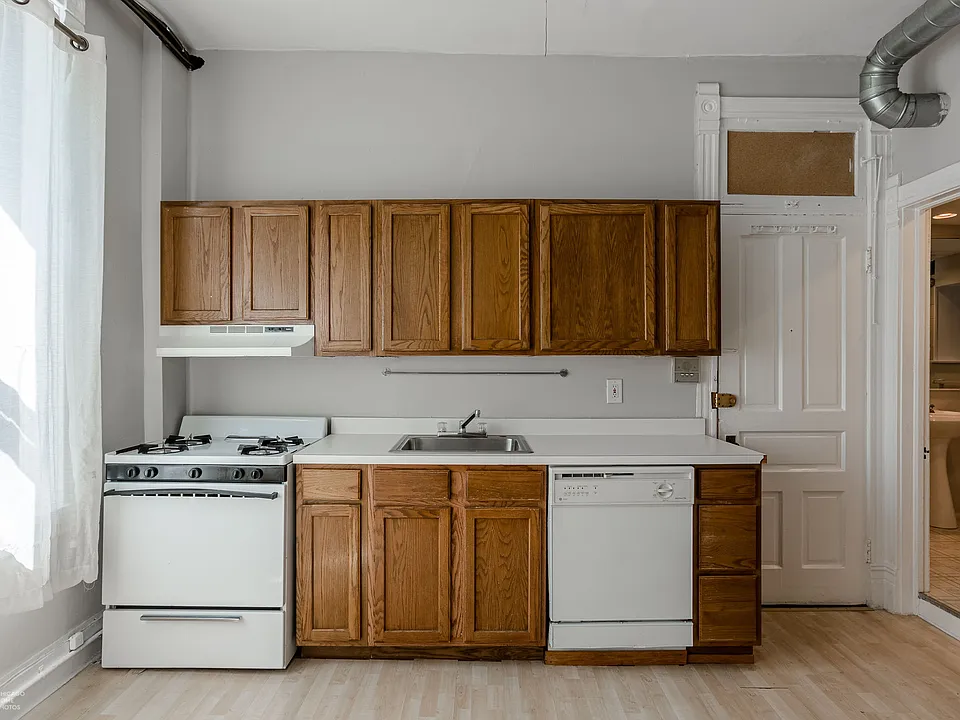 1B 2R - Kitchen