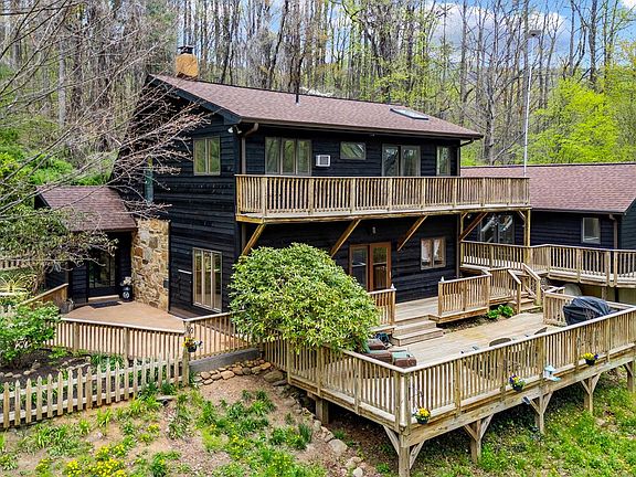 2nd image of 902 Harris Hollow Rd