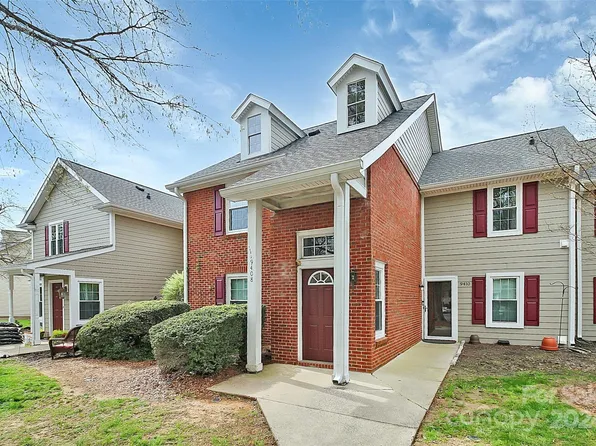 9408 S Vicksburg Park Ct, Charlotte, NC 28210