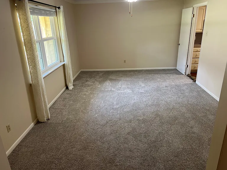 1918 Courtney Dr — Photo 23