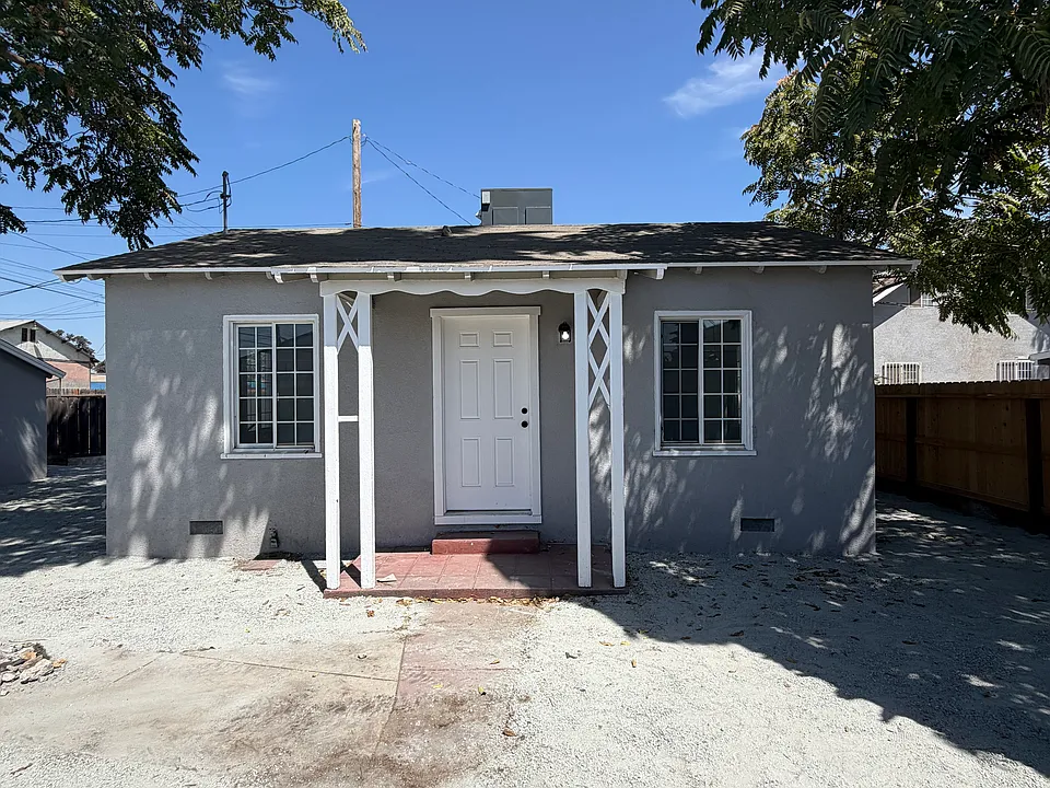 245 S I St #1/2