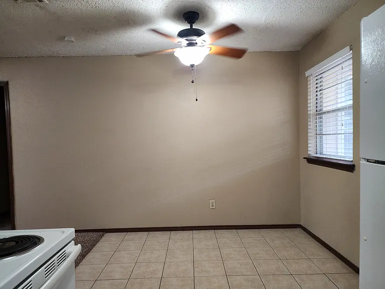 7938 NW Crossland Cir — Photo 7