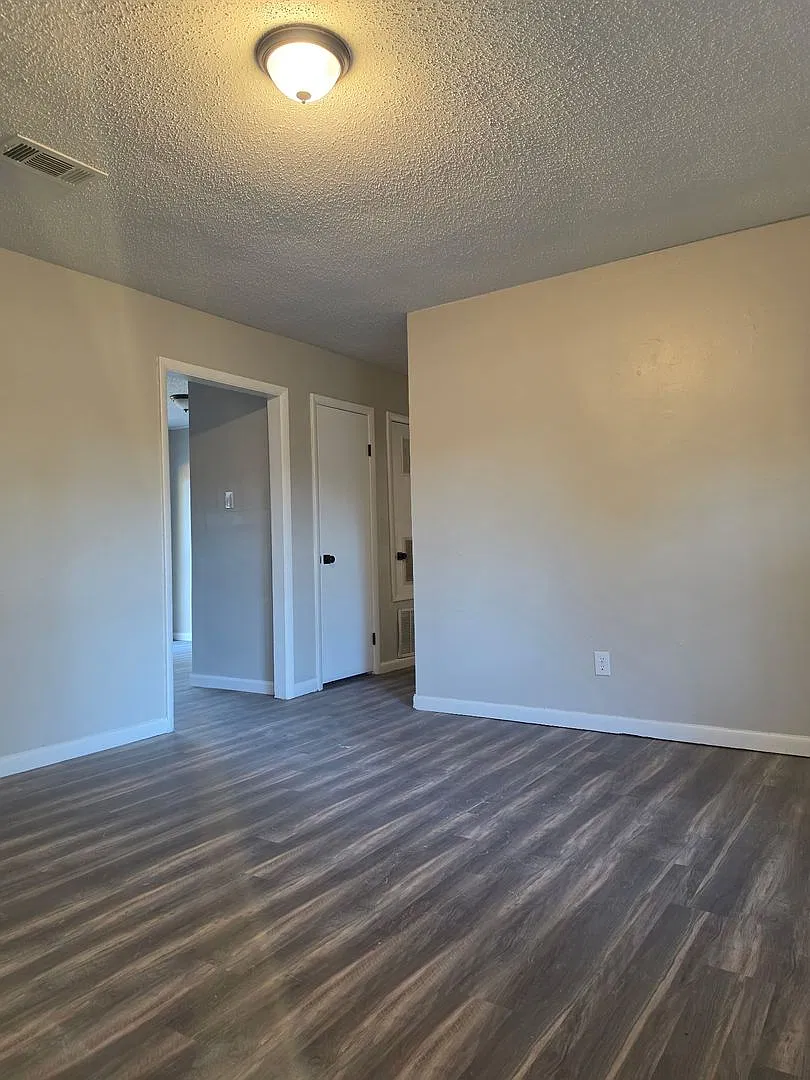 Spacious 3 Bedroom Home — Photo 3