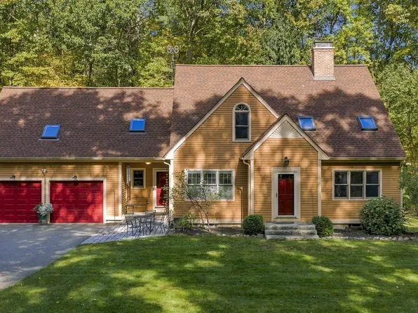 40 Harbor St, Pepperell, MA 01463