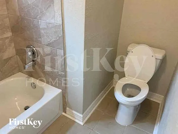2411 Shady Brook Dr — Photo 10