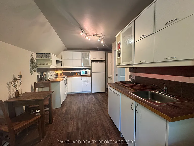 76 Wellington St W #NEW — Photo 1