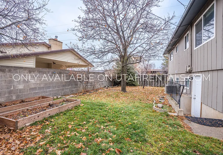 893 N 500 E — Photo 21