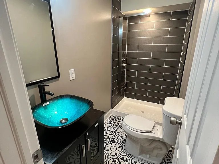 1429 W Diamond St #1R — Photo 12