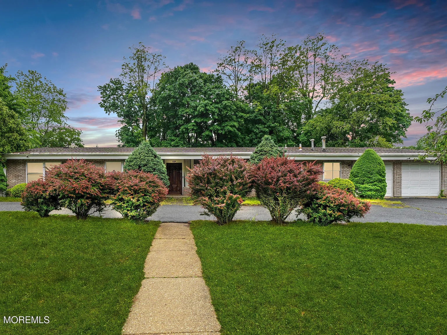4 bed, $2,800 — Photo 1