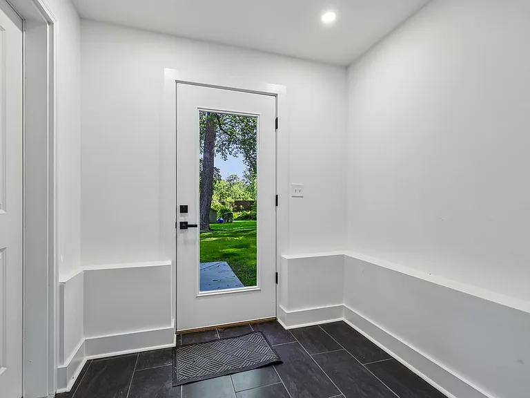 4315 Pinetree Rd — Photo 8