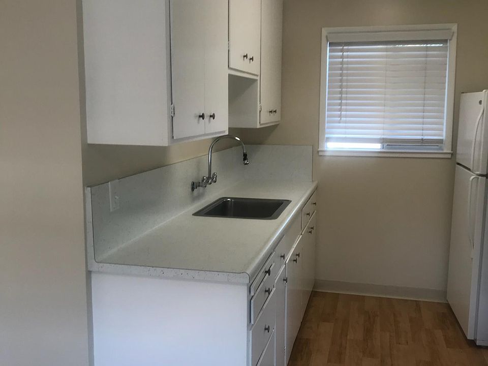 1st image of 40 Glen Eyrie Ave #22gamb1uz