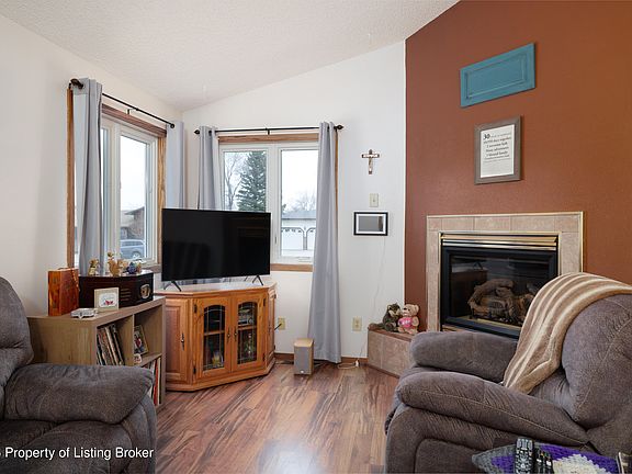 5th image of 664 6th Ave SW