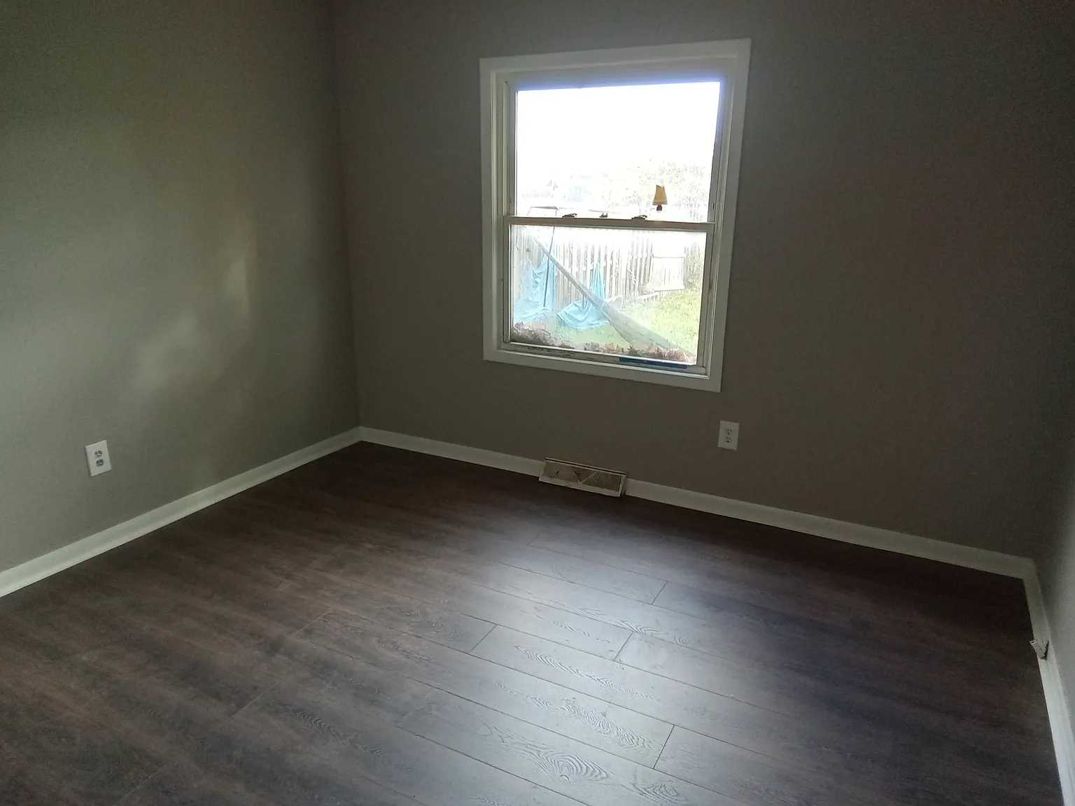 3 bed, 825 sqft, $1,500 — Photo 1