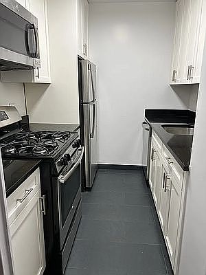 2nd image of 141 E 63rd St #7C