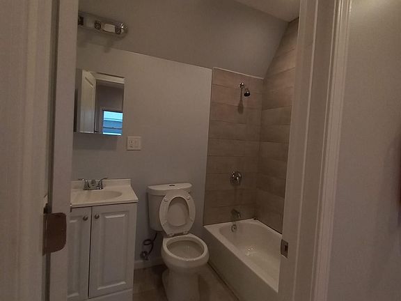 3rd image of 101 Ellis Ave #3