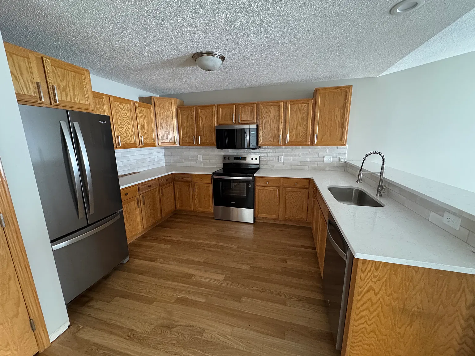 4 bed, 2300 sqft, $2,000 — Photo 2