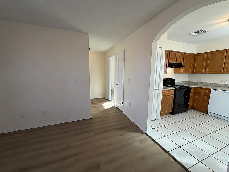 225 Desert Rose Ct #4C — Photo 3